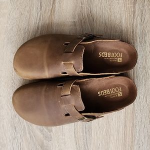 NWOT White Mountain Bari Clogs
